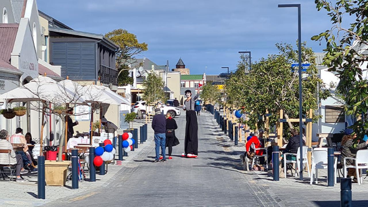 The ELLEGA is a unique streetlight that fits beautifully into the new design theme of High Street in Hermanus, Western Cape Province.