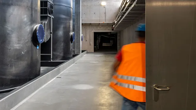 Specialised industries like wastewater treatment plants can reduce energy costs with low-energy Schréder industry lighting solutions