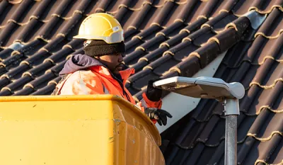 Schréder teams are available to help install and commission lighting networks